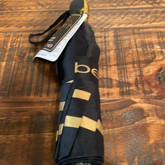 bebe Accessories - NWT Bebe Black & Gold Auto Open Umbrella